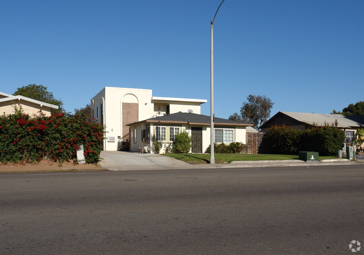 Primary Photo - Fourplex & Sfr