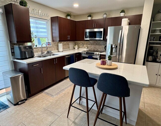 Foto del edificio - 4901 Palm Garden Ln