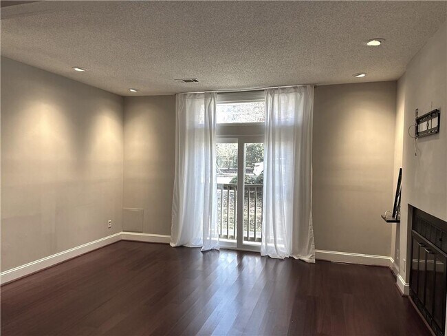 Foto del edificio - 654 Cleburne Terrace NE