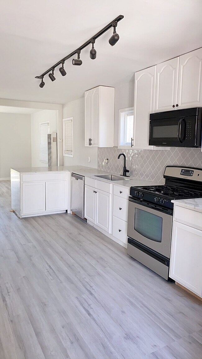 Foto del edificio - 25612 Lucille Ave