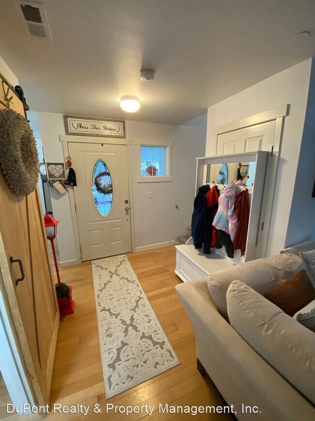 Building Photo - 3 br, 2.5 bath House - 1520 Grant Ave