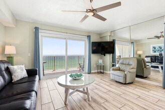 Building Photo - 8743 Thomas Dr