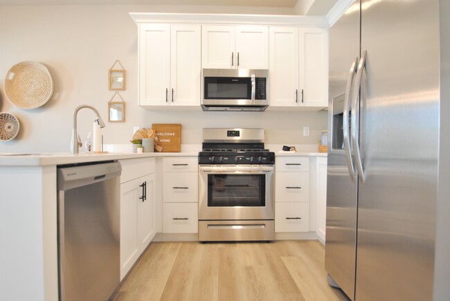 Foto del edificio - 664 N Fairfield Rd