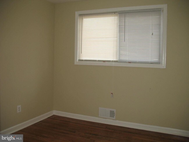 Building Photo - 1002 Iago Ave