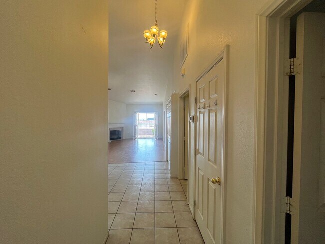 Foto del edificio - Sunny 2-Bed, 2-Bath in gated community!