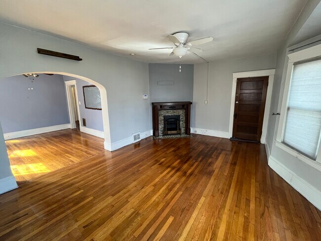 Foto del edificio - 1304 W 114th St