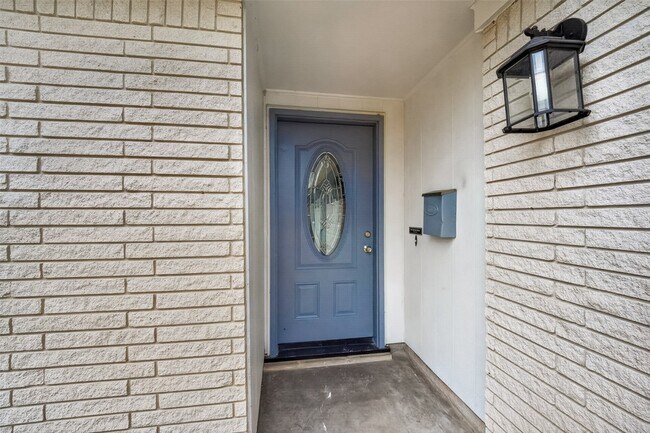 Building Photo - 1215 Mosher Ln
