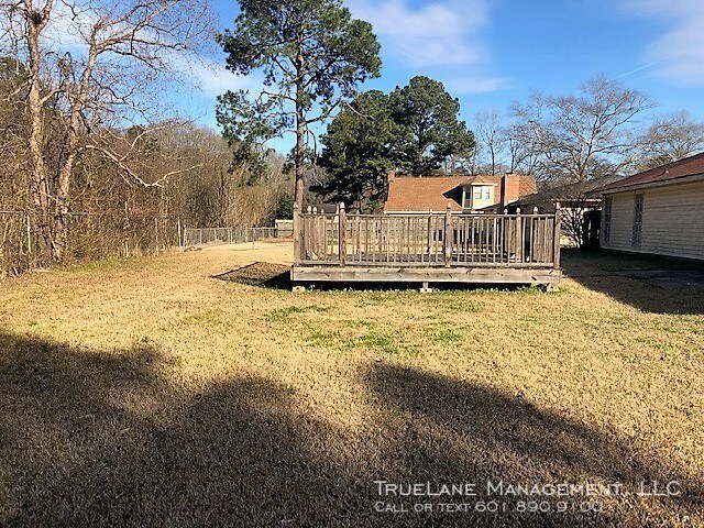 Building Photo - 4690 Village Dr