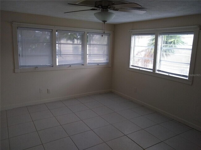 Foto del edificio - 205 52nd Ave Dr W