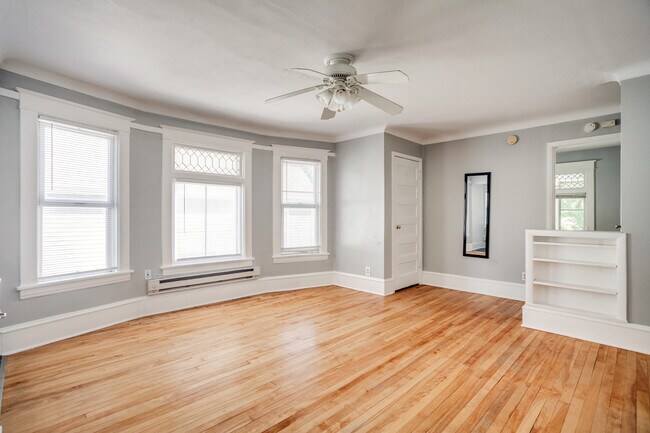 Building Photo - 2210 Garfield Ave