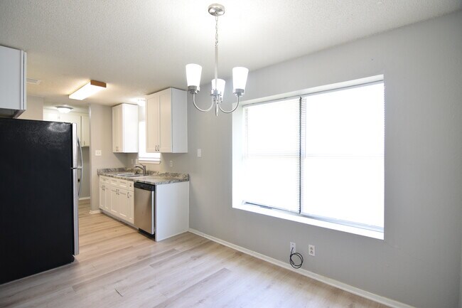 Foto del edificio - 2408 Ridglea Ct