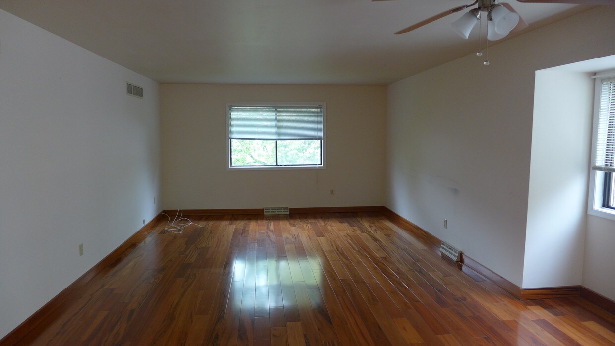 Primary Photo - 23 Sandybrook Dr