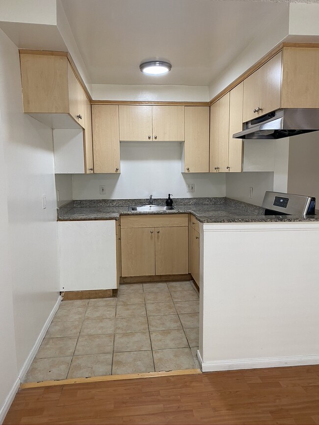 Building Photo - 7024 Woodley Ave