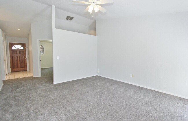 Building Photo - 12053 W Hickory Dr