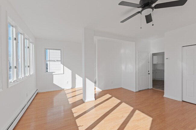 Building Photo - 118 Ray St