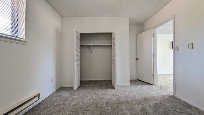 Building Photo - Charming 4-Bed, 3-Bath Home with Hardwood ...