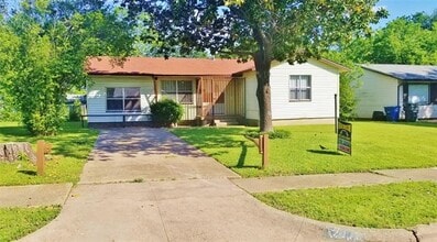 Building Photo - 12116 Hoblitzelle Dr