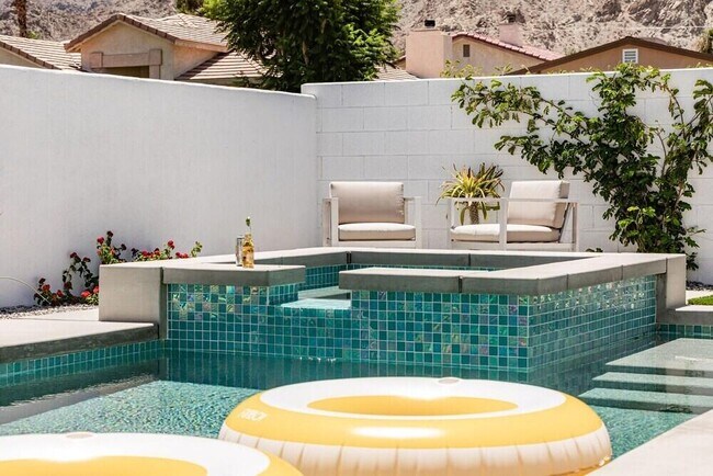 Building Photo - 53620 Avenida Alvarado