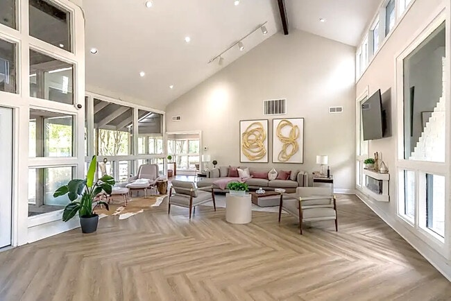 Building Photo - Edge at Lakeview