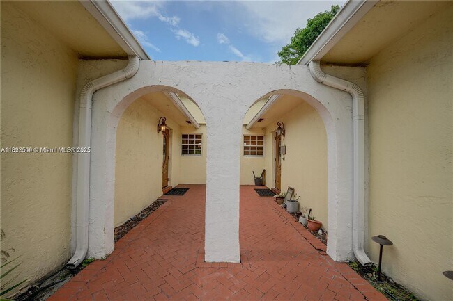 Foto del edificio - 2401 SW 58th Manor