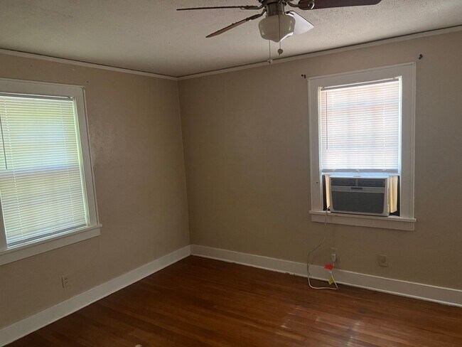 Foto del edificio - 1 bed, 1 bath unit in Vollintine Evergreen Historic District
