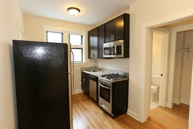 Building Photo - 4038.5 N Ashland Ave