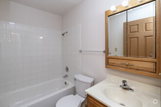 2BR, 1BA - 820SF - Bathroom - Dakota View Estates