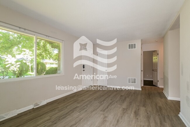 Building Photo - 10156 Ventura Dr