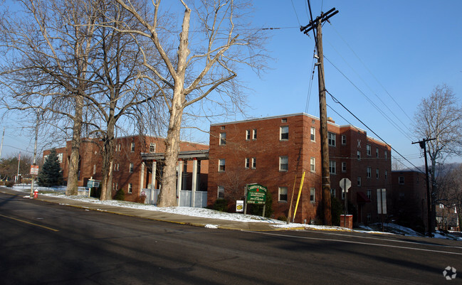 Building Photo - Chestnut Manor