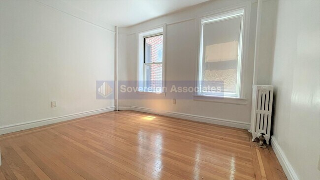 Foto del edificio - 187 Pinehurst Avenue