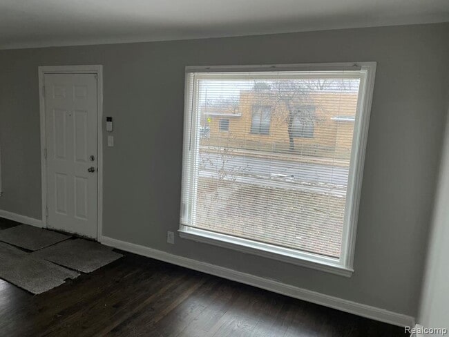 Foto del edificio - 19803 Santa Rosa Dr