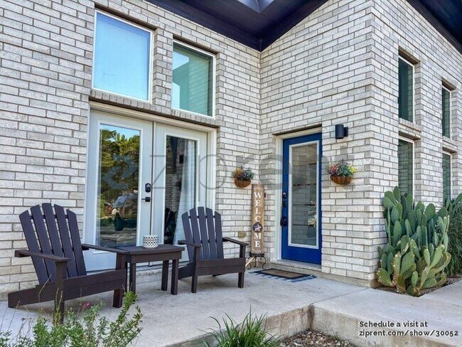 Building Photo - 11106 Lakeside Dr