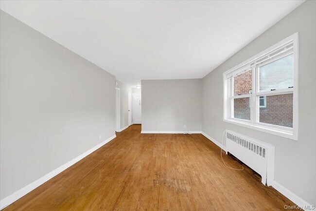 Foto del edificio - 320 S Broadway