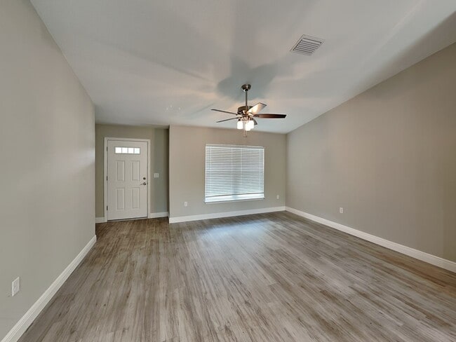 Foto del edificio - 7867 N Manville Rd