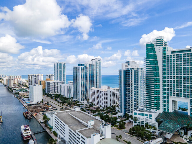 Building Photo - Diplomat Oceanfront Residences