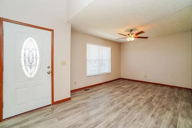 Building Photo - 1348 Wagy Square