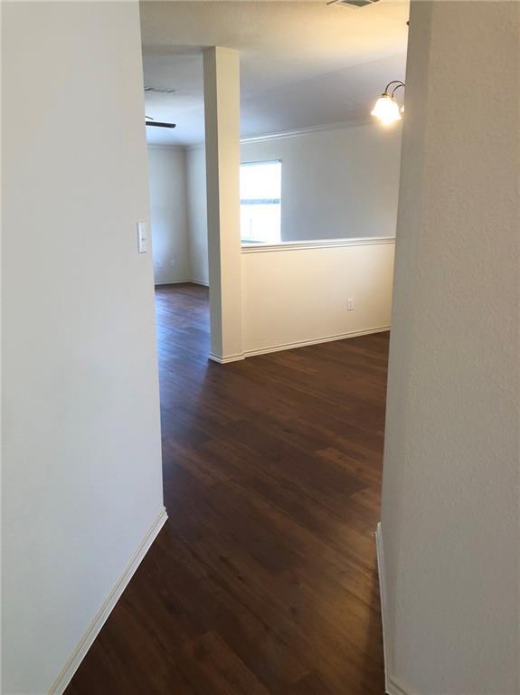 Foto del edificio - 1123 Burgess Dr