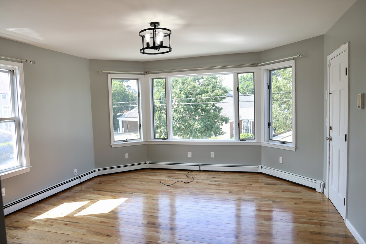 Living Room Bay Window - 823 Maple St