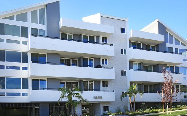 Foto del edificio - 1835 Holmby Ave