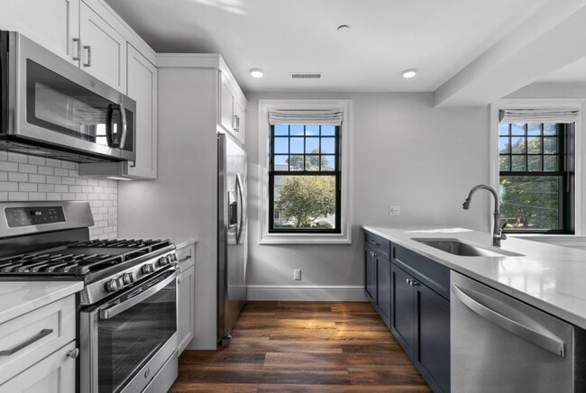 87 EA Apt 3 Chef's Kicthen - Norwalk Green Living Properties