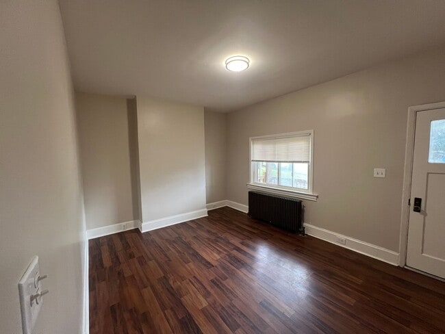 Building Photo - HUGE 3-Bedroom home in Bellevue!