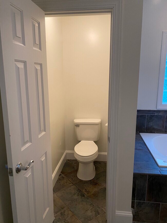 Foto del edificio - 3900 Lassiter Mill Rd