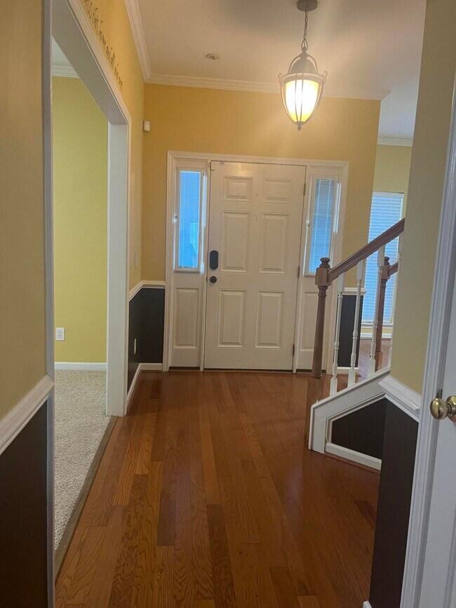 Building Photo - 565 Batty Way