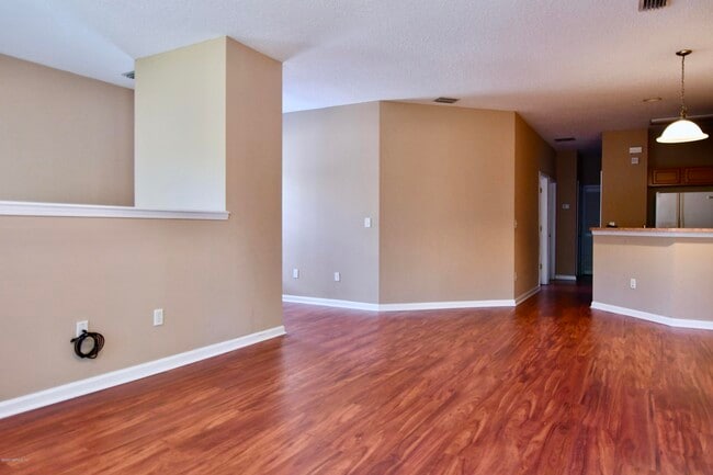 Building Photo - 9782 Summer Grove Way W
