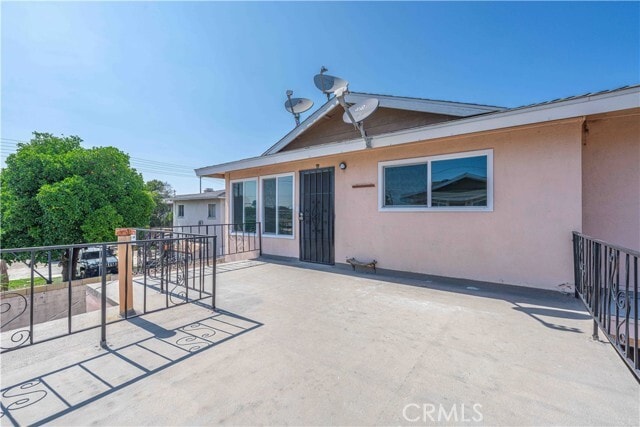 Building Photo - 8665 Trask Ave