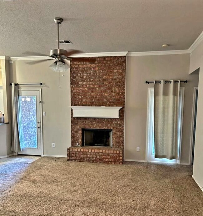 Foto del edificio - 9706 Vernon Ave