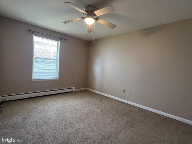 Building Photo - 306 Walnut Ct Way
