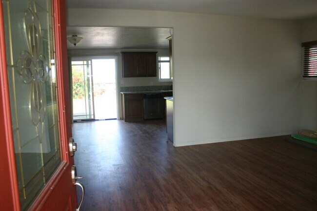 Foto del edificio - 514 Doolittle Ave