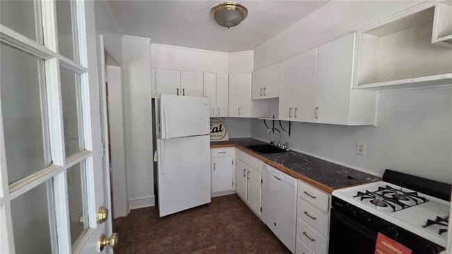 Building Photo - 1845 Monroe Dr NE