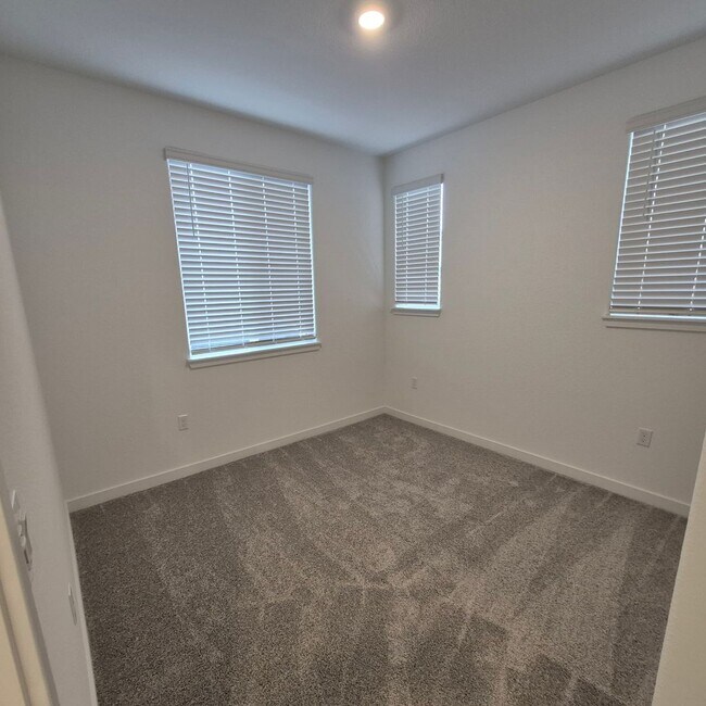 Foto del edificio - Brand New 4 Bedroom Home in Lennar's Cyan Community